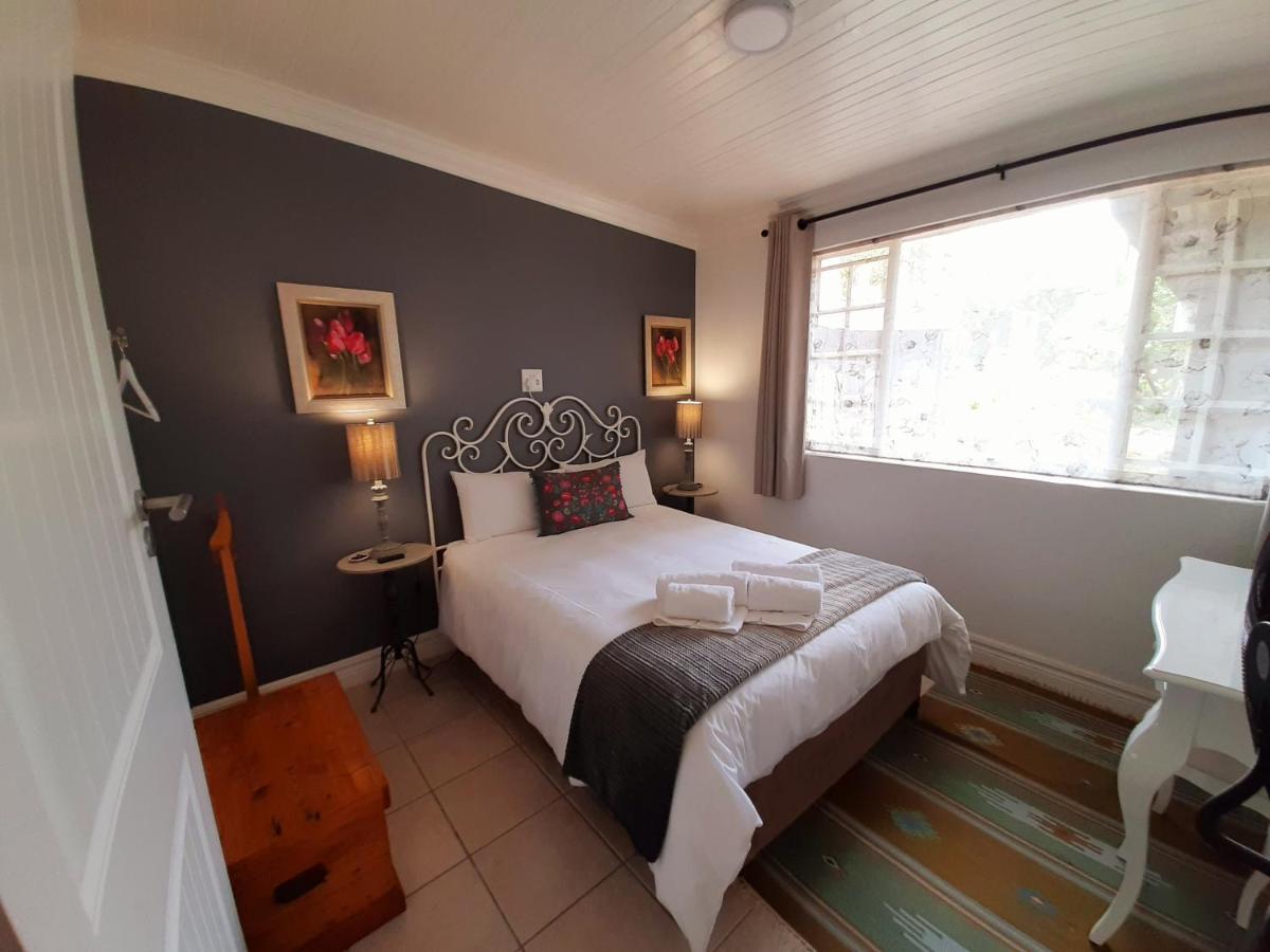 At 98 On Lynburn Guest House Pretoria-Noord Exteriör bild