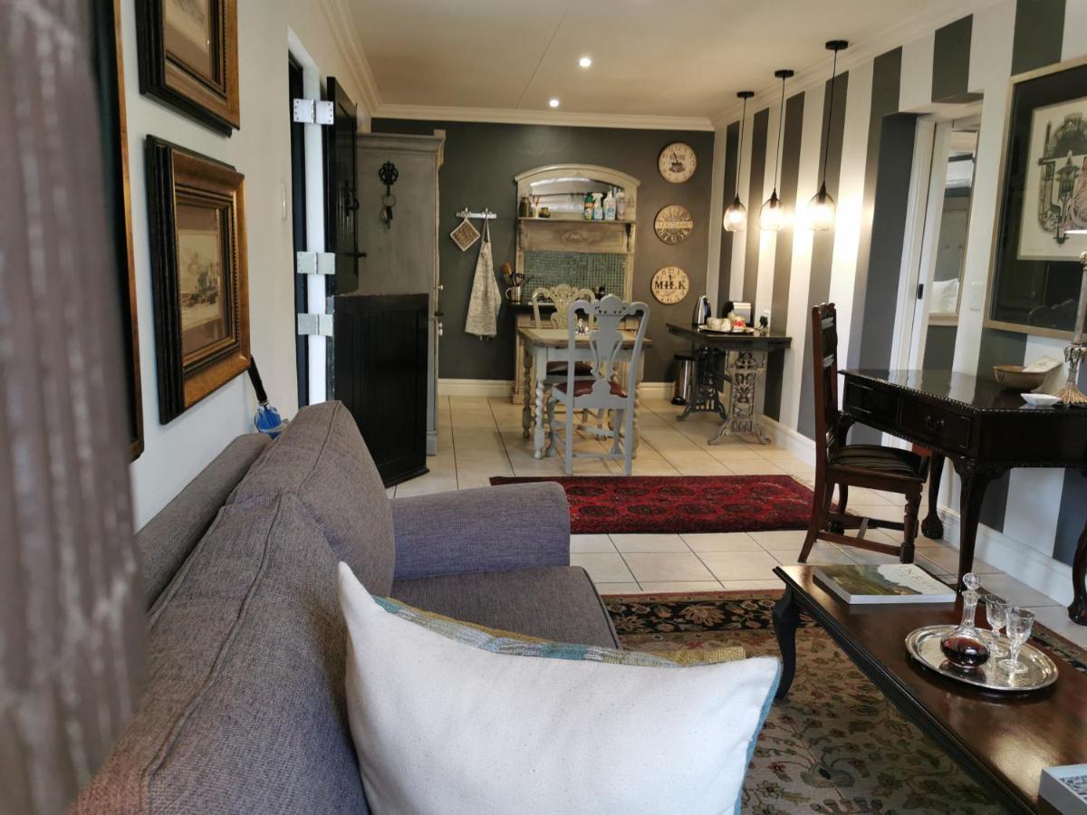 At 98 On Lynburn Guest House Pretoria-Noord Exteriör bild