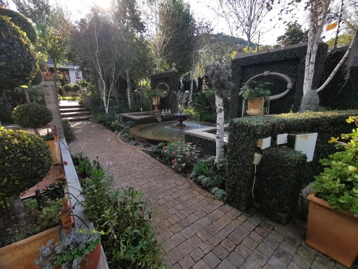 At 98 On Lynburn Guest House Pretoria-Noord Exteriör bild