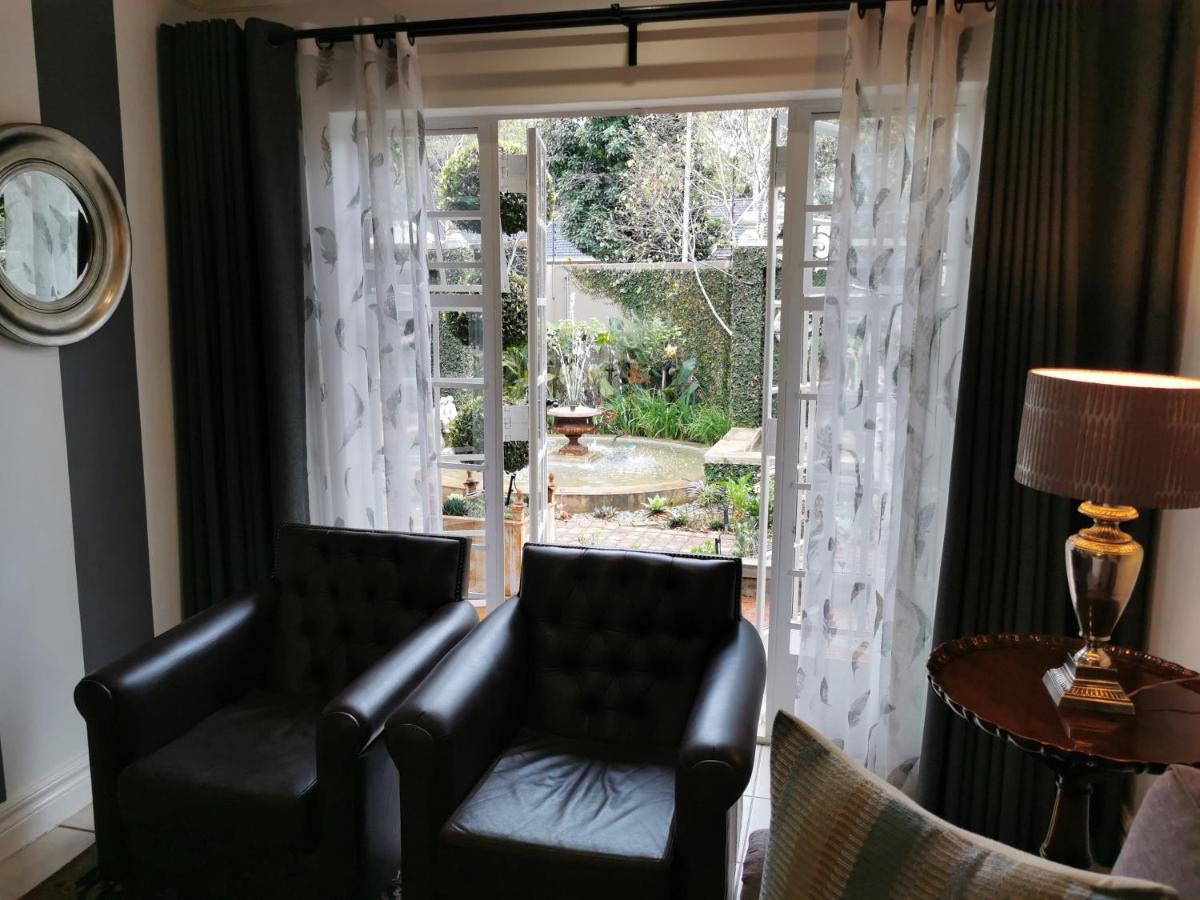 At 98 On Lynburn Guest House Pretoria-Noord Exteriör bild