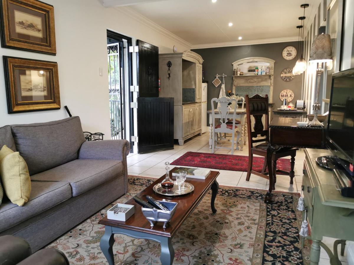 At 98 On Lynburn Guest House Pretoria-Noord Exteriör bild