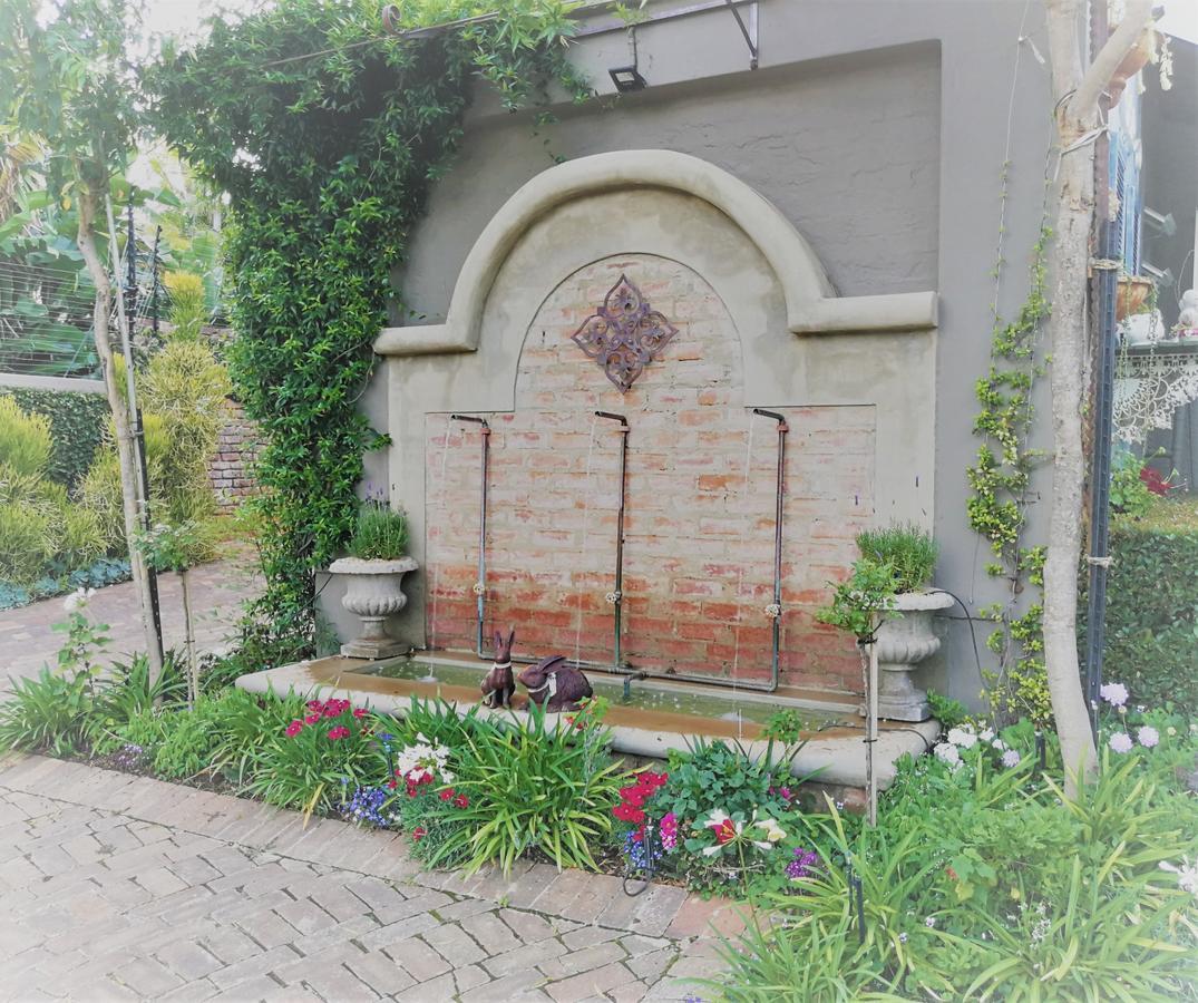 At 98 On Lynburn Guest House Pretoria-Noord Exteriör bild