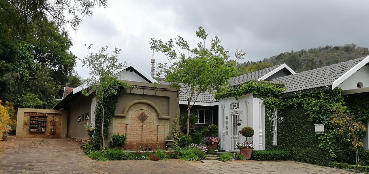 At 98 On Lynburn Guest House Pretoria-Noord Exteriör bild